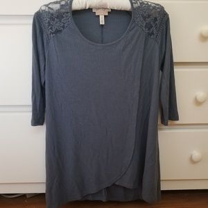 Jessica Simpson tulip Nursing top